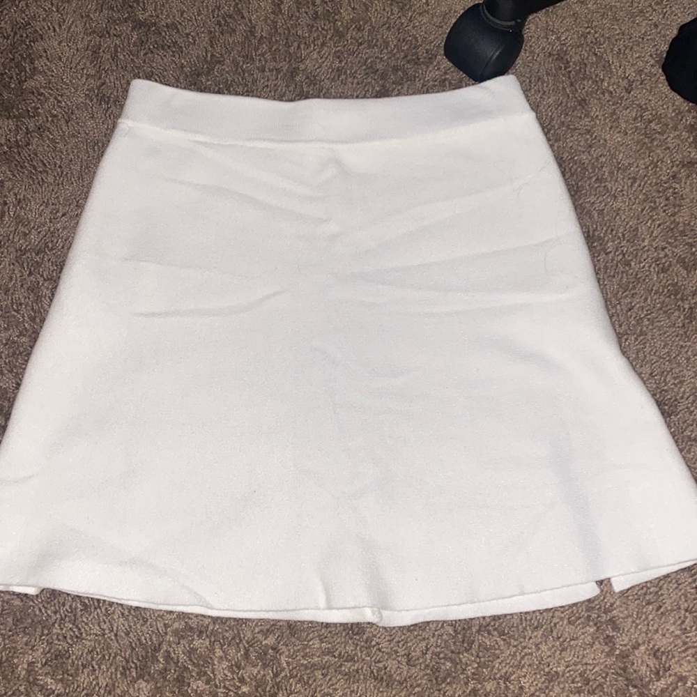 The Boutique Miami Cute White skirt with knee slit